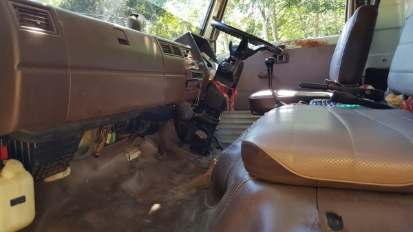 รถฮีโน่ 6 ล้อ หลังถนน FC - 112  /  117 แรงม้า. ปี 35    สนใจติดต่อ   081 - 6079515