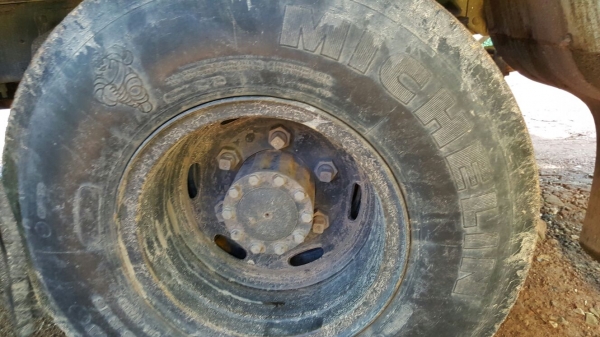 รถฮีโน่ 6 ล้อ หลังถนน FC - 112  /  117 แรงม้า. ปี 35    สนใจติดต่อ   081 - 6079515