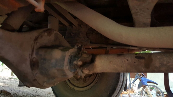 รถฮีโน่ 6 ล้อ หลังถนน FC - 112  /  117 แรงม้า. ปี 35    สนใจติดต่อ   081 - 6079515