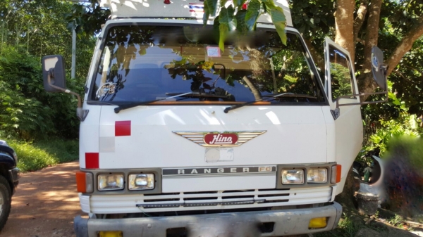 รถฮีโน่ 6 ล้อ หลังถนน FC - 112  /  117 แรงม้า. ปี 35    สนใจติดต่อ   081 - 6079515