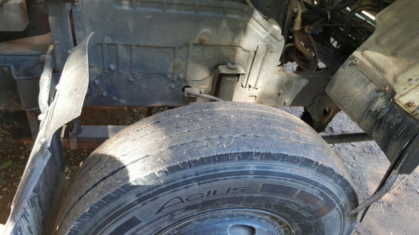 รถฮีโน่ 6 ล้อ หลังถนน FC - 112  /  117 แรงม้า. ปี 35    สนใจติดต่อ   081 - 6079515