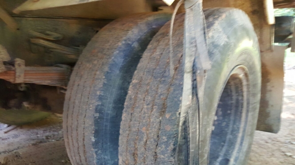 รถฮีโน่ 6 ล้อ หลังถนน FC - 112  /  117 แรงม้า. ปี 35    สนใจติดต่อ   081 - 6079515