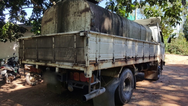 รถฮีโน่ 6 ล้อ หลังถนน FC - 112  /  117 แรงม้า. ปี 35    สนใจติดต่อ   081 - 6079515