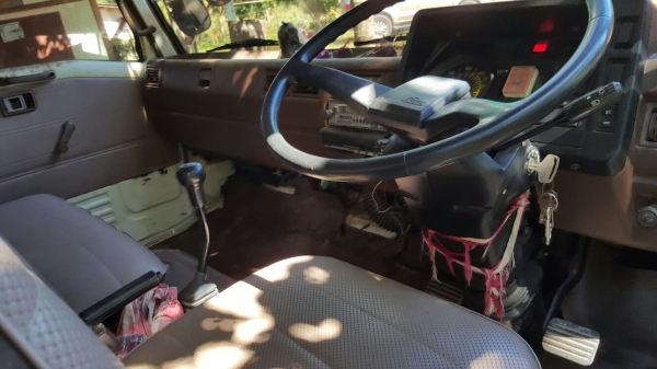 รถฮีโน่ 6 ล้อ หลังถนน FC - 112  /  117 แรงม้า. ปี 35    สนใจติดต่อ   081 - 6079515