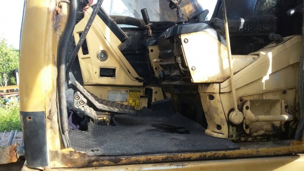 รถแบคโฮ CAT 320V1 ไฟฟ้าครบ