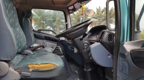 รถฮีโน่ 6 ล้อ ตู้แห้ง FC4J - 150 แรงม้า. ปี 48     สนใจติดต่อ  081 - 6079515