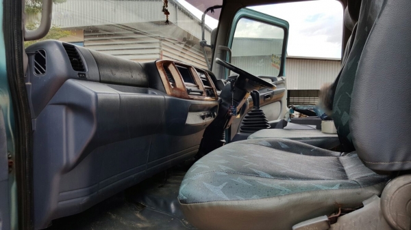 รถฮีโน่ 6 ล้อ ตู้แห้ง FC4J - 150 แรงม้า. ปี 48     สนใจติดต่อ  081 - 6079515