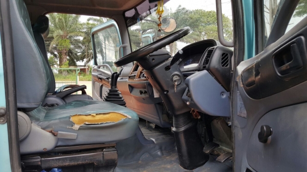 รถฮีโน่ 6 ล้อ ตู้แห้ง FC4J - 150 แรงม้า. ปี 48     สนใจติดต่อ  081 - 6079515