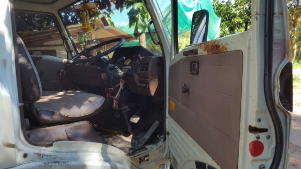 รถฮีโน่ 6 ล้อ ตู้แห้ง FC4J - 150 แรงม้า. ปี 48     สนใจติดต่อ  081 - 6079515