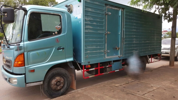 รถฮีโน่ 6 ล้อ ตู้แห้ง FC4J - 150 แรงม้า. ปี 48     สนใจติดต่อ  081 - 6079515