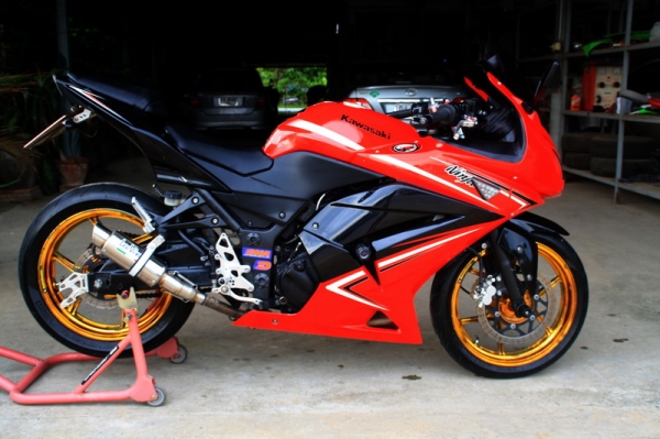 ขาย KAWASAKI NINJA 250 เขียว ปี 2012 มือเดียว ของแต่งเต็มคัน 79000