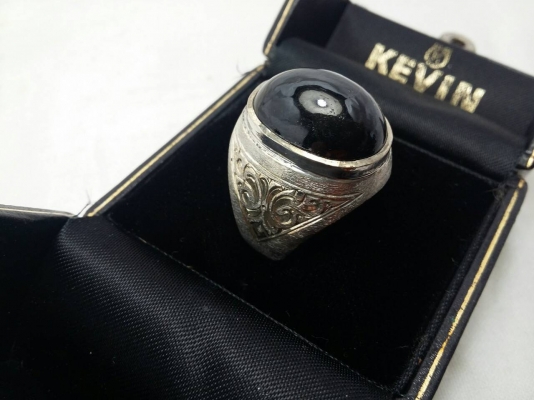 แหวนชายเงิน 925 พลอยหลังเบี้ยสตาร์ดำอินเดีย