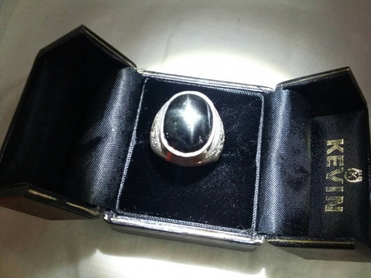 แหวนชายเงิน 925 พลอยหลังเบี้ยสตาร์ดำอินเดีย