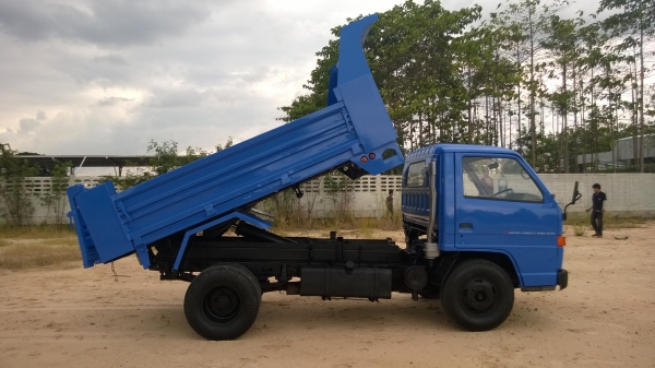 ขายถูก 6 ล้อดั้มพ์  ISUZU NPR59G  รถพร้อมใช้เอกสารพร้อมโอน ด่วน 084-4746057