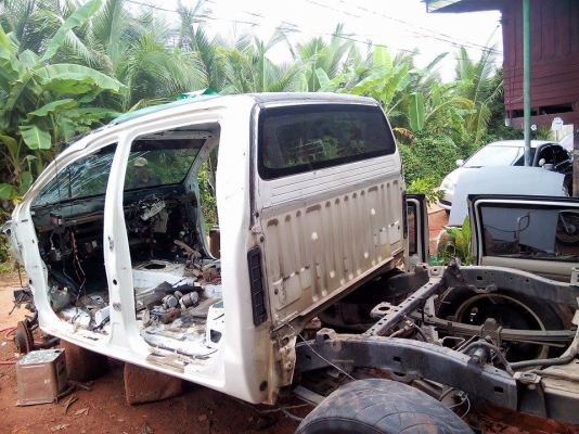 ระเบิดอะไหล่ วีโก้ 4 ประตูครับ