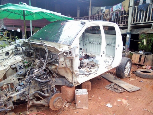 ระเบิดอะไหล่ วีโก้ 4 ประตูครับ