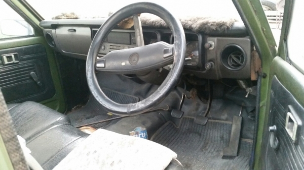 RN20 กระบะ 4ขอ แห้งบาง เครื่องเดิม 12R เกียร์คอ พร้อมโอนขับ 38,000 บาท