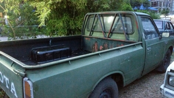 RN20 กระบะ 4ขอ แห้งบาง เครื่องเดิม 12R เกียร์คอ พร้อมโอนขับ 38,000 บาท