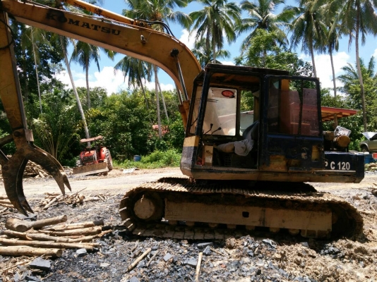 ขายรถแบคโฮ KOMATSU PC120-3 บุ้งกี๋พร้อมหัวคีปไม้ ราคา 350000