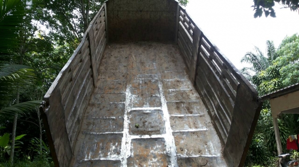 ขายรถบรรทุก 10 ล้อดัมพ์ HINO FM18 ใส่เครื่อง EM100 220 แรงม้า ราคา 550000