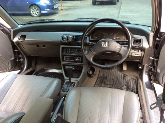ขายรถฮอนด้า ซีวิค ปี90 เครื่องV-tec D15B เกียร์ออโต้ เพาเวอร์ ไฟฟ้าคู่หน้า ภายในเบาะหนังสวยๆเลยครับ แอร์หนาว ตัวถังสวยๆเดิมๆไม่มีชน สีเงาสววทั้งคัน แม็ก15" ยางดี รถขับดีเลยครับ รถสวยพร้อมใช้งานครับ ภาษี59 ประกันประเภท3