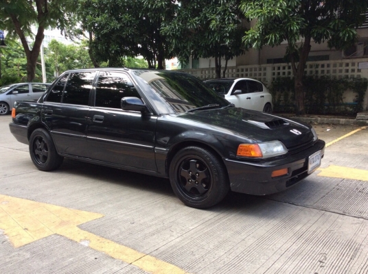 ขายรถฮอนด้า ซีวิค ปี90 เครื่องV-tec D15B เกียร์ออโต้ เพาเวอร์ ไฟฟ้าคู่หน้า ภายในเบาะหนังสวยๆเลยครับ แอร์หนาว ตัวถังสวยๆเดิมๆไม่มีชน สีเงาสววทั้งคัน แม็ก15" ยางดี รถขับดีเลยครับ รถสวยพร้อมใช้งานครับ ภาษี59 ประกันประเภท3