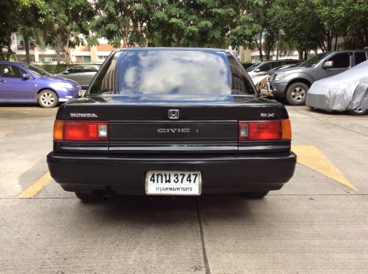 ขายรถฮอนด้า ซีวิค ปี90 เครื่องV-tec D15B เกียร์ออโต้ เพาเวอร์ ไฟฟ้าคู่หน้า ภายในเบาะหนังสวยๆเลยครับ แอร์หนาว ตัวถังสวยๆเดิมๆไม่มีชน สีเงาสววทั้งคัน แม็ก15" ยางดี รถขับดีเลยครับ รถสวยพร้อมใช้งานครับ ภาษี59 ประกันประเภท3