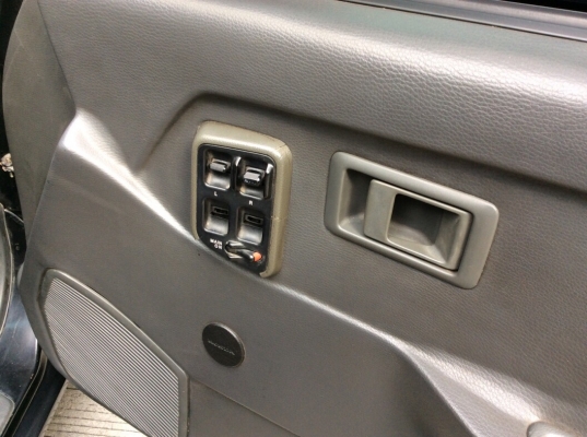 ขายรถฮอนด้า ซีวิค ปี90 เครื่องV-tec D15B เกียร์ออโต้ เพาเวอร์ ไฟฟ้าคู่หน้า ภายในเบาะหนังสวยๆเลยครับ แอร์หนาว ตัวถังสวยๆเดิมๆไม่มีชน สีเงาสววทั้งคัน แม็ก15" ยางดี รถขับดีเลยครับ รถสวยพร้อมใช้งานครับ ภาษี59 ประกันประเภท3