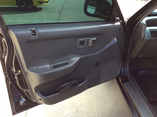 ขายรถฮอนด้า ซีวิค ปี90 เครื่องV-tec D15B เกียร์ออโต้ เพาเวอร์ ไฟฟ้าคู่หน้า ภายในเบาะหนังสวยๆเลยครับ แอร์หนาว ตัวถังสวยๆเดิมๆไม่มีชน สีเงาสววทั้งคัน แม็ก15" ยางดี รถขับดีเลยครับ รถสวยพร้อมใช้งานครับ ภาษี59 ประกันประเภท3