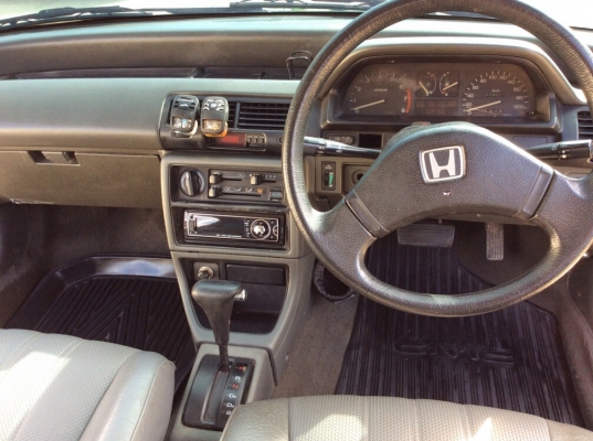 ขายรถฮอนด้า ซีวิค ปี90 เครื่องV-tec D15B เกียร์ออโต้ เพาเวอร์ ไฟฟ้าคู่หน้า ภายในเบาะหนังสวยๆเลยครับ แอร์หนาว ตัวถังสวยๆเดิมๆไม่มีชน สีเงาสววทั้งคัน แม็ก15" ยางดี รถขับดีเลยครับ รถสวยพร้อมใช้งานครับ ภาษี59 ประกันประเภท3