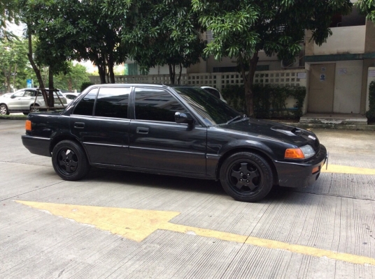 ขายรถฮอนด้า ซีวิค ปี90 เครื่องV-tec D15B เกียร์ออโต้ เพาเวอร์ ไฟฟ้าคู่หน้า ภายในเบาะหนังสวยๆเลยครับ แอร์หนาว ตัวถังสวยๆเดิมๆไม่มีชน สีเงาสววทั้งคัน แม็ก15" ยางดี รถขับดีเลยครับ รถสวยพร้อมใช้งานครับ ภาษี59 ประกันประเภท3