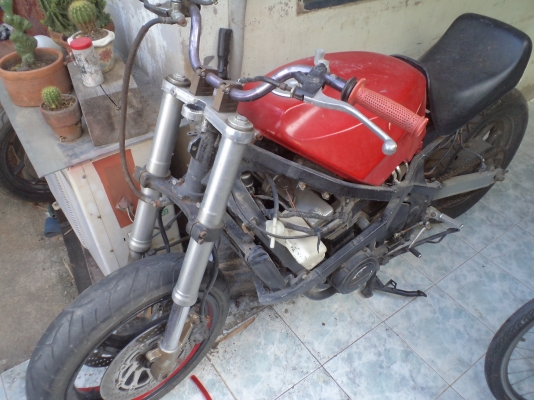 ขาย GPZ400R ต้นตระกูลนินจา ตามสะภาพ 18,000 บาท ไม่มีเล่ม มีแต่ป้ายทะเบียน
