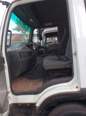 HINO 6ล้อ เครือง160 แรง พวงมาลัยพาว์เวอร์ ยาว 5.4 ม.ช่วงล่างใหญ่ เกียร์ใหญ่ ( 6 เกียร์เดินหน้า) รถพร้อมใช้งาน ขาย 390,000บาท ศุภากร( 081-1903107 ,081-4252943)