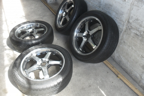 ล้อแม็ก 17นิ้ว 4รู100 พร้อมยาง สวยๆ 4 ล้อ ราคา 6400 บาท