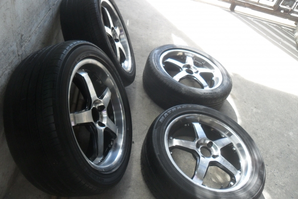 ล้อแม็ก 17นิ้ว 4รู100 พร้อมยาง สวยๆ 4 ล้อ ราคา 6400 บาท