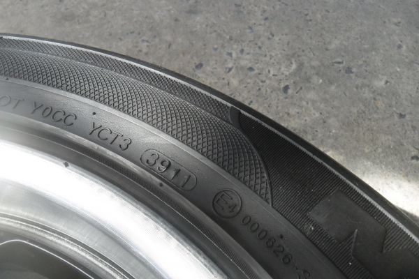 ล้อแม็ก 17นิ้ว 4รู100 พร้อมยาง สวยๆ 4 ล้อ ราคา 6400 บาท