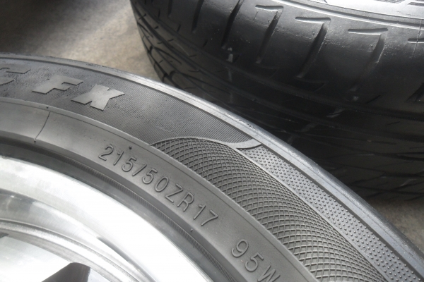 ล้อแม็ก 17นิ้ว 4รู100 พร้อมยาง สวยๆ 4 ล้อ ราคา 6400 บาท