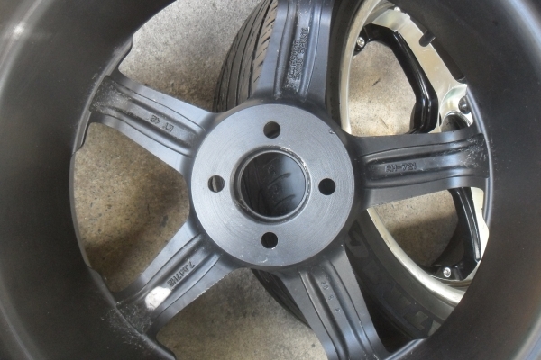 ล้อแม็ก 17นิ้ว 4รู100 พร้อมยาง สวยๆ 4 ล้อ ราคา 6400 บาท