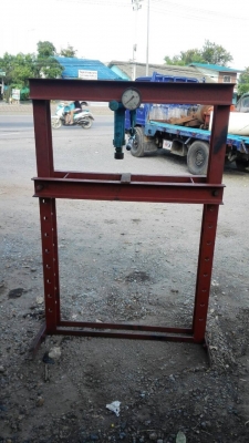 ====== Sold Out!! ====== แท่นอัดไฮดรอลิค 20 ตัน. Made in Sweden สภาพสวย สด ใหม่!! โทร 089-2499-123 นครปฐม