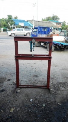 ====== Sold Out!! ====== แท่นอัดไฮดรอลิค 20 ตัน. Made in Sweden สภาพสวย สด ใหม่!! โทร 089-2499-123 นครปฐม