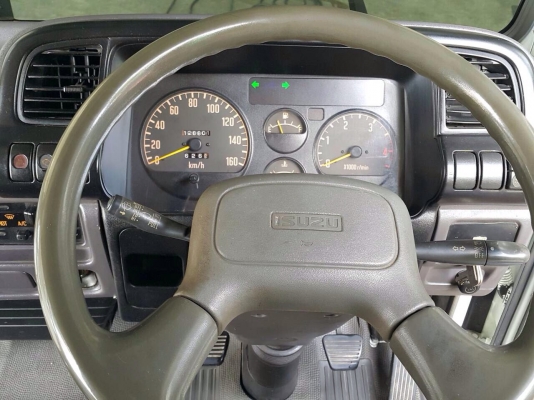 ขายISUZU ELF ป้ายไม่ติดเวลา 4 ประตู ขายISUZU ELF ป้ายไม่ติดเวลา 4 ประตู