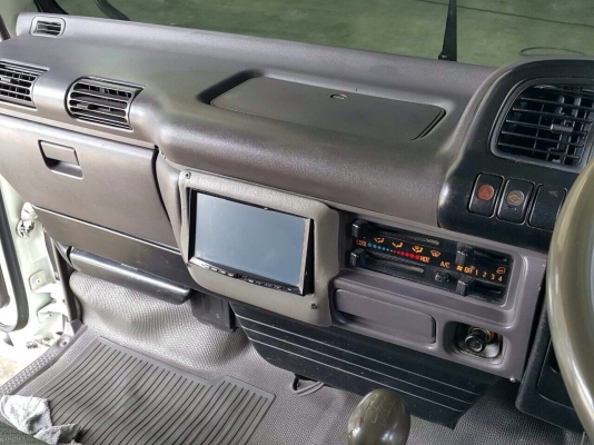 ขายISUZU ELF ป้ายไม่ติดเวลา 4 ประตู ขายISUZU ELF ป้ายไม่ติดเวลา 4 ประตู