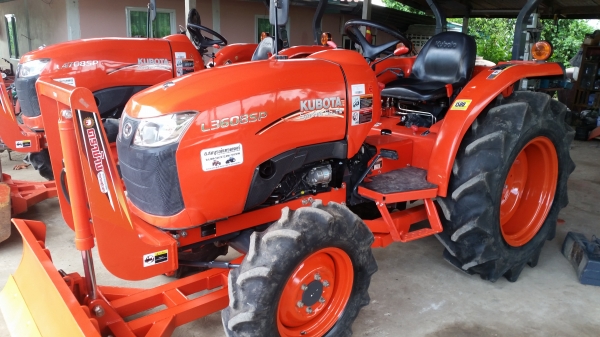 ขายรถไถคูโบต้า  KUBOTA   L 3608SP พร้อมชุดใบมีดดันหน้าคานล่าง