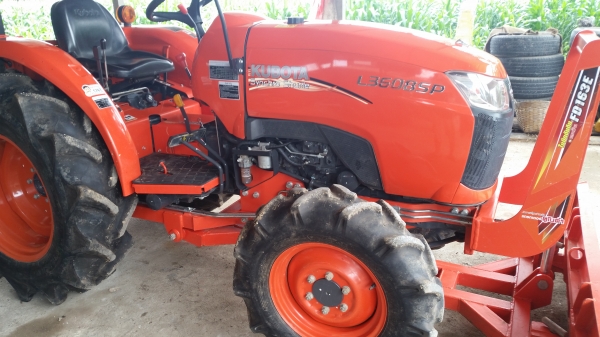 ขายรถไถคูโบต้า  KUBOTA   L 3608SP พร้อมชุดใบมีดดันหน้าคานล่าง