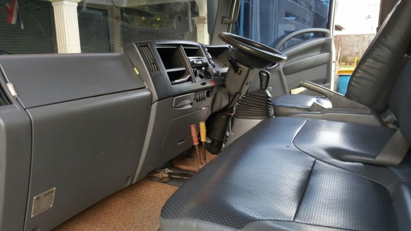 รถอีซุซุ 6 ล้อดั้ม NPR 150 แรงม้า ปี 51.    สนใจติดต่อ  081 - 6079515