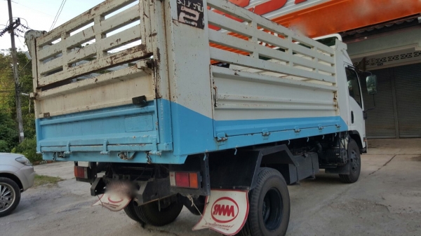 รถอีซุซุ 6 ล้อดั้ม NPR 150 แรงม้า ปี 51.    สนใจติดต่อ  081 - 6079515