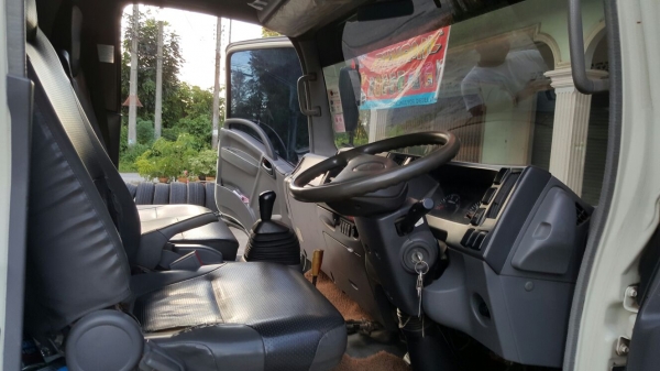 รถอีซุซุ 6 ล้อดั้ม NPR 150 แรงม้า ปี 51.    สนใจติดต่อ  081 - 6079515