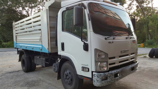 รถอีซุซุ 6 ล้อดั้ม NPR 150 แรงม้า ปี 51.    สนใจติดต่อ  081 - 6079515