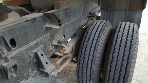 รถอีซุซุ 6 ล้อดั้ม NPR 150 แรงม้า ปี 51.    สนใจติดต่อ  081 - 6079515