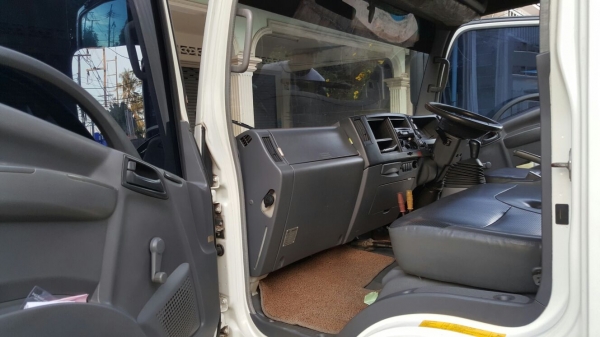 รถอีซุซุ 6 ล้อดั้ม NPR 150 แรงม้า ปี 51.    สนใจติดต่อ  081 - 6079515